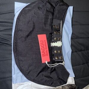 BAGGU Molly Goddard popper strap medium crescent in black